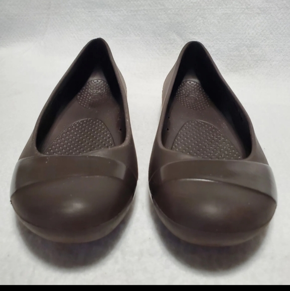 🆕Crocs | Gianna Flats in Brown Womens Size 8 Slip On Shoes Comfort Rubber Shoes - Picture 3 of 8